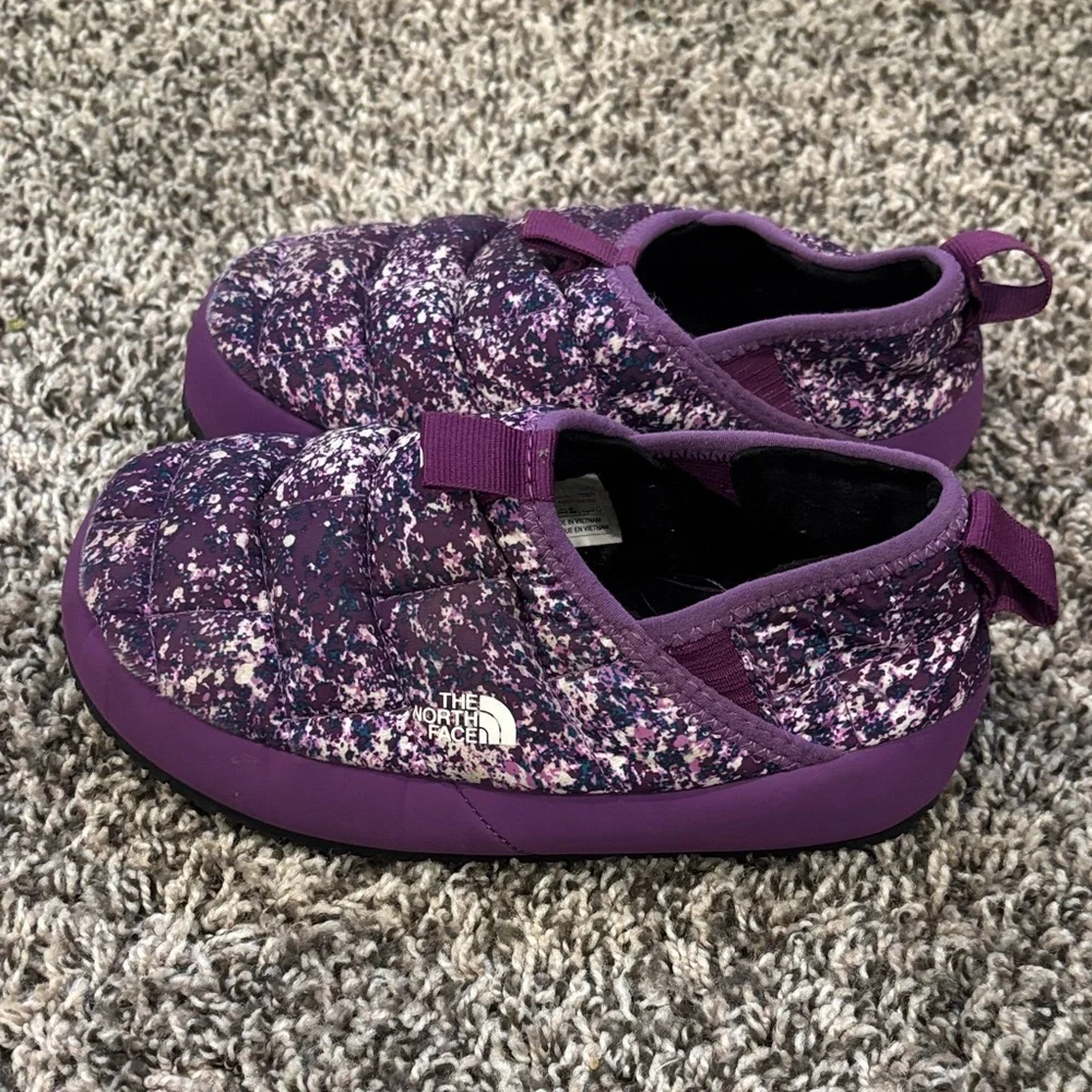 The North Face Kids Purple Patterned Slippers Size 1